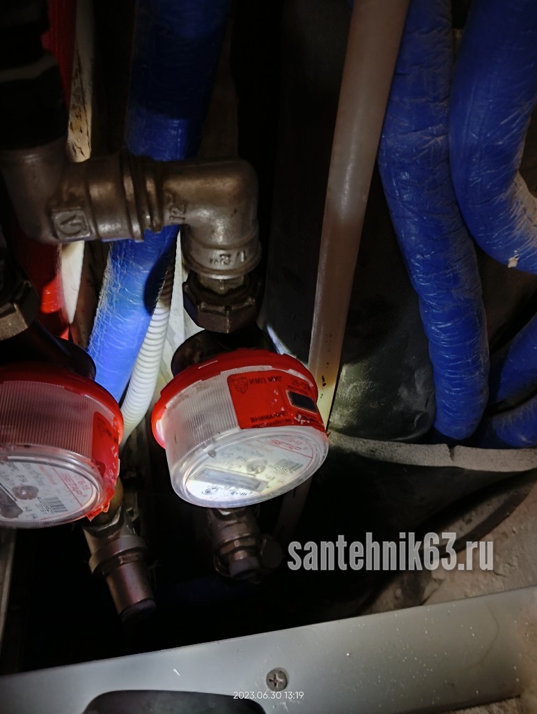 Замена редуктора давления воды в Самаре в труднодоступном месте.